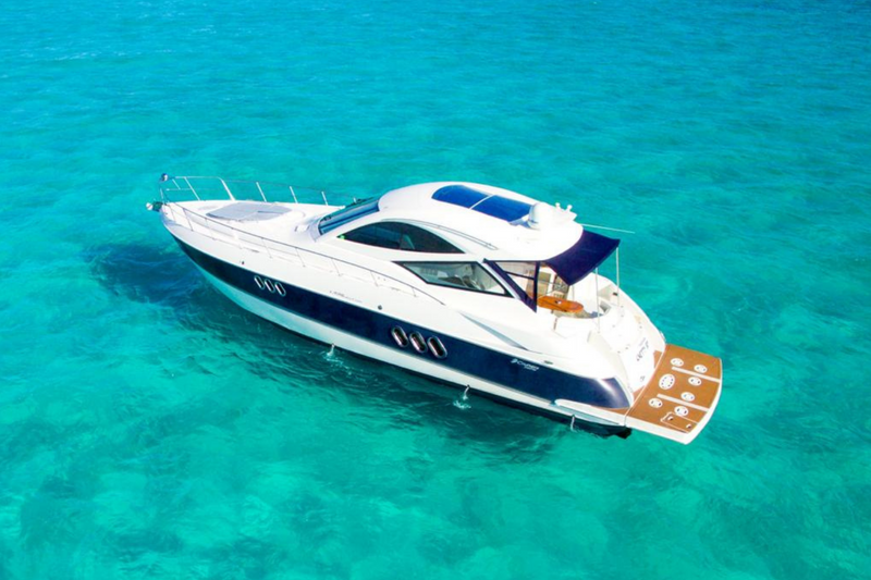 55 pi - Cruiser Yacht Coupé Sport Line - Kntty par - jusqu'à 18 PAX - à partir de 38 000 $ MXN
